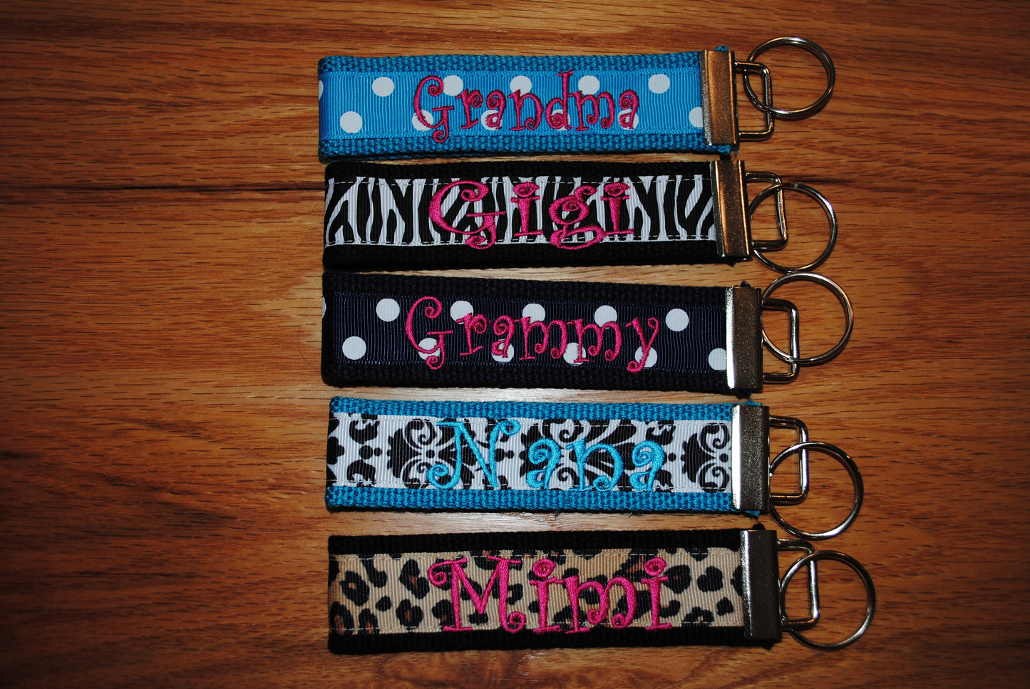 Keychain -Grandmother, Gigi Keychain,Nana Keychain, Mimi Keyfob, Grammy Keychain, Granny keychain, Yiayia Monogrammed Wristlet, Choose style