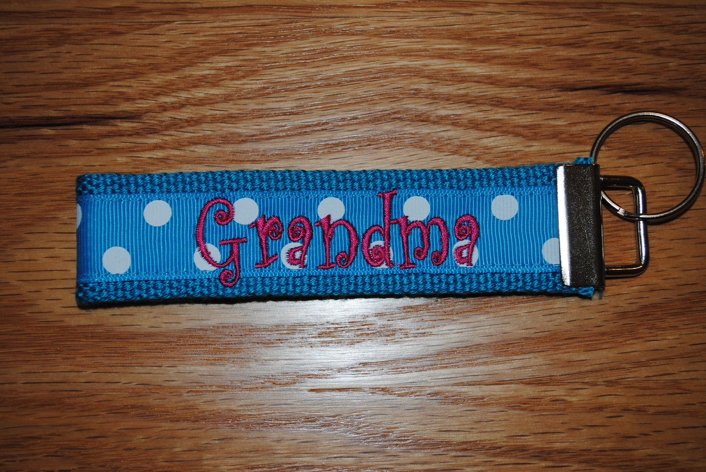 Keychain -Grandmother, Gigi Keychain,Nana Keychain, Mimi Keyfob, Grammy Keychain, Granny keychain, Yiayia Monogrammed Wristlet, Choose style