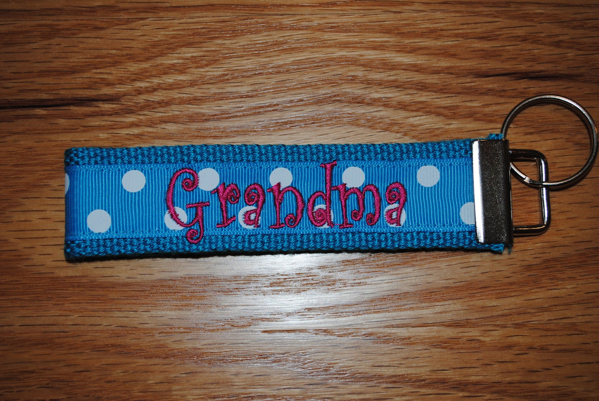 Keychain -Grandmother, Gigi Keychain,Nana Keychain, Mimi Keyfob, Grammy Keychain, Granny keychain, Yiayia Monogrammed Wristlet, Choose style